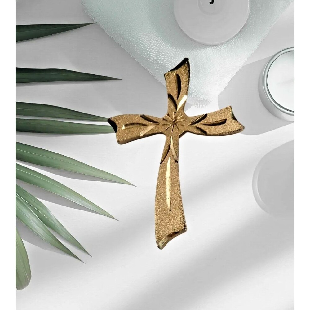 1/20 14K Yellow Gold Filled Diamond Cut Cross Pendant Necklace 1.46 grams .75"
